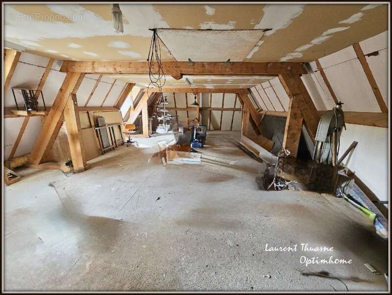 Maison à SAINT-PIERRE-DE-CHIGNAC