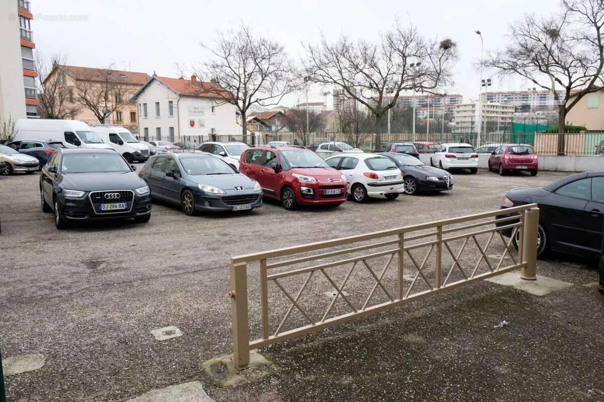 Commerce à LYON-8E