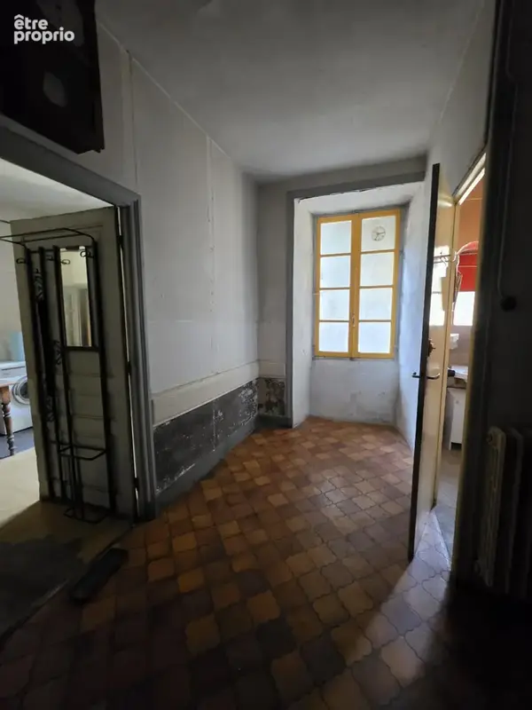 Maison en pierre de 250 m2 avec jardinet - VERNOUX EN VIVARAIS - photo 9