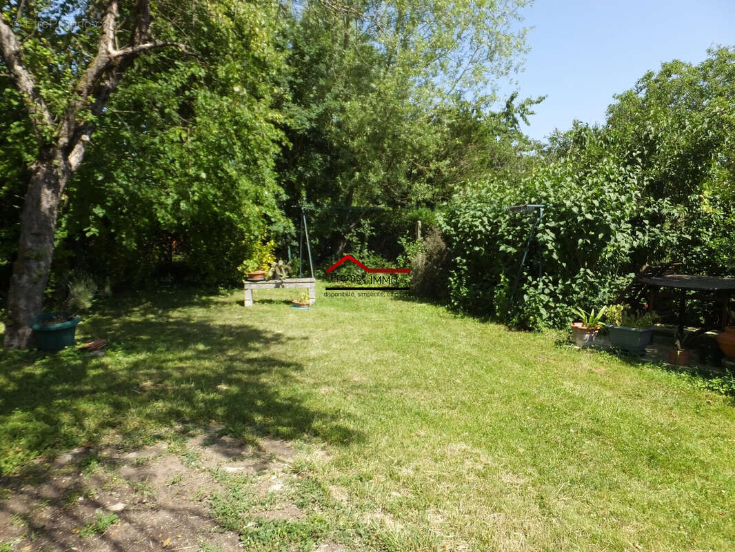 Maison à AINAY-LE-CHATEAU