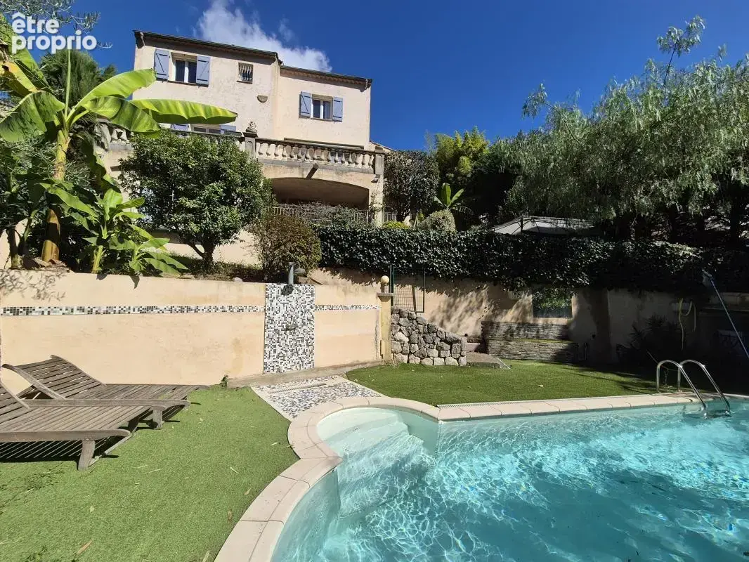 Maison 141 m² à Vence  - photo 1