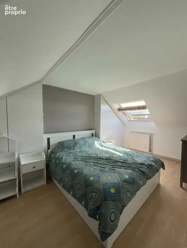 Située en plein coeur de Seclin, cette maison semi-mitoyenne de type bel étage dispose d'environ 95 m2 habitab - photo 4