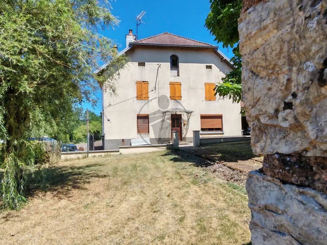 Maison à MONTBOZON