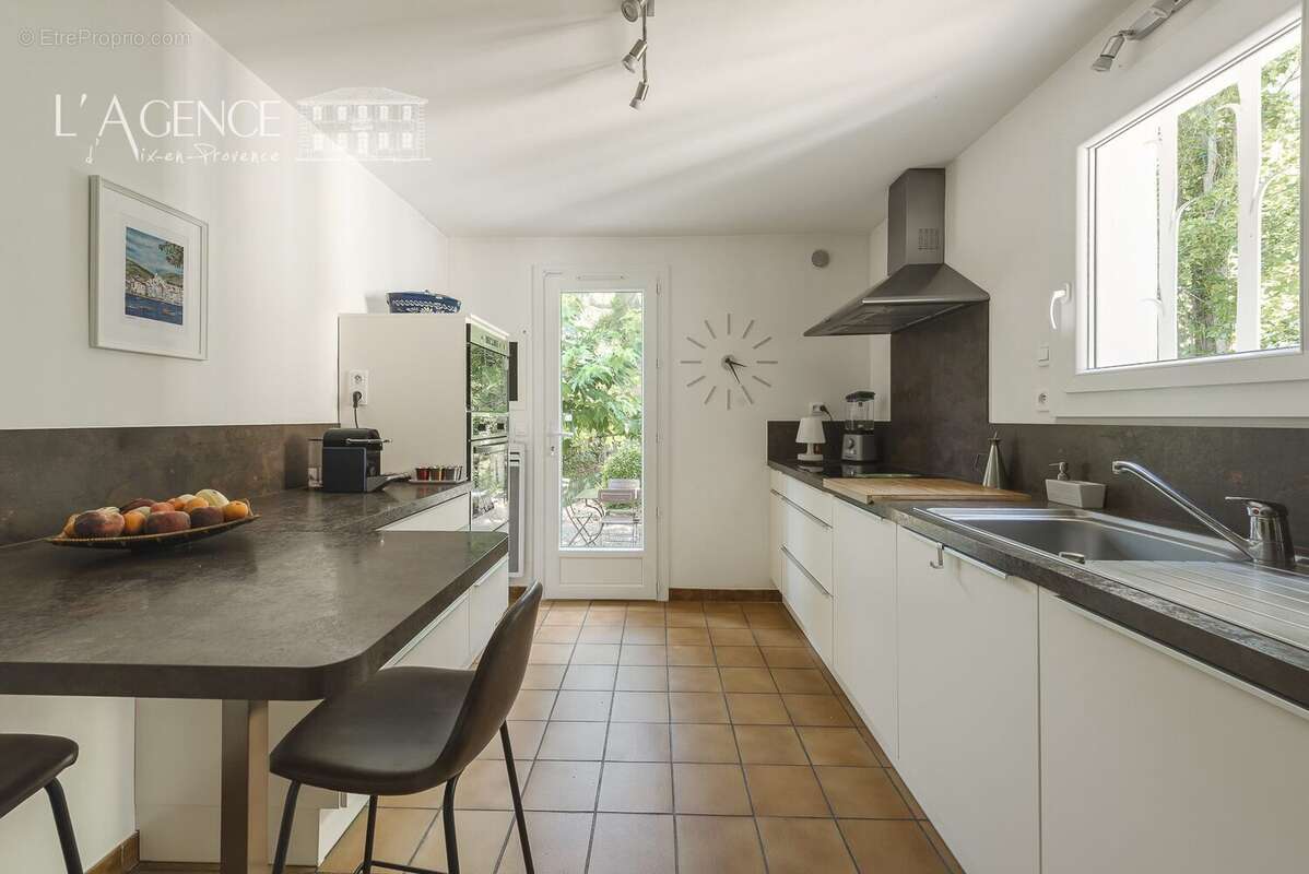 Maison 119 m² à Saint-Marc-Jaumegarde  - photo 9