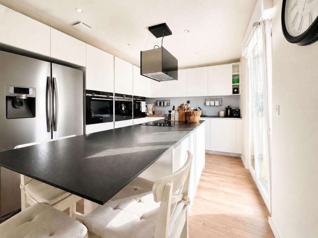 Exclusivité à bischheim – maison familiale dpe b – terrasse – sous-sol aménagé – prestations premium - photo 5