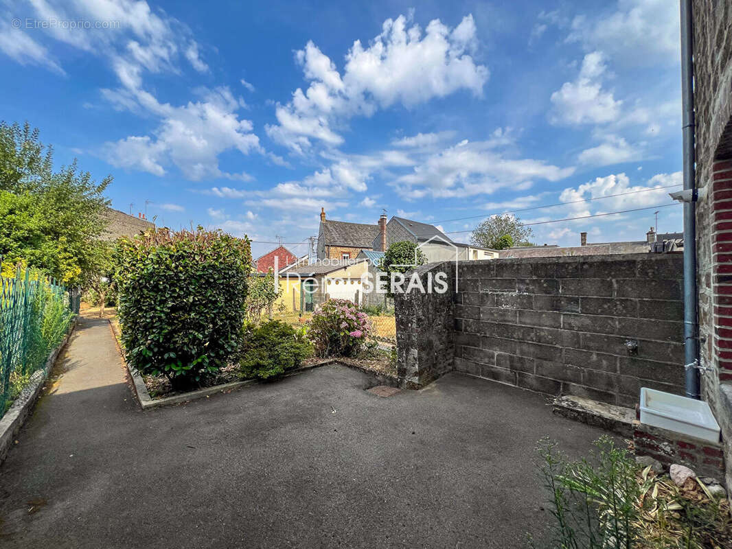 Maison de ville en pierre avec jardin et garage à Flers - photo 2