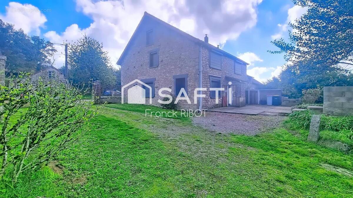 Photo 1 - Maison à LA ROCHE-EN-BRENIL