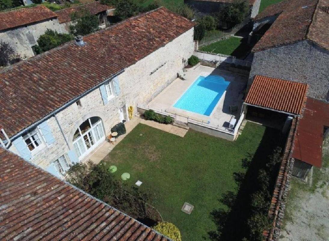 Maison à RUFFEC