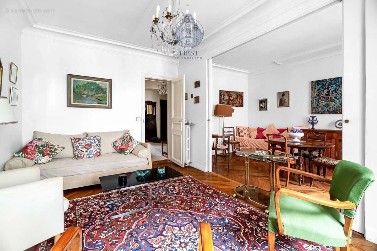 Appartement à PARIS-16E