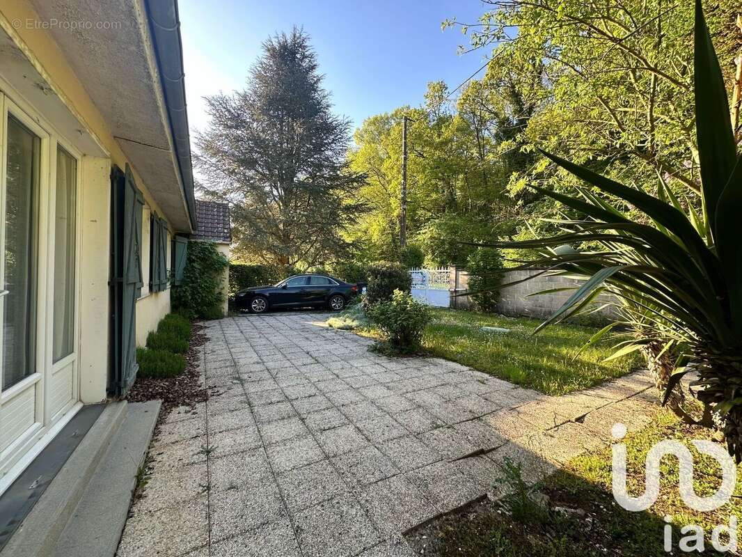 Photo 2 - Maison à THIERS-SUR-THEVE