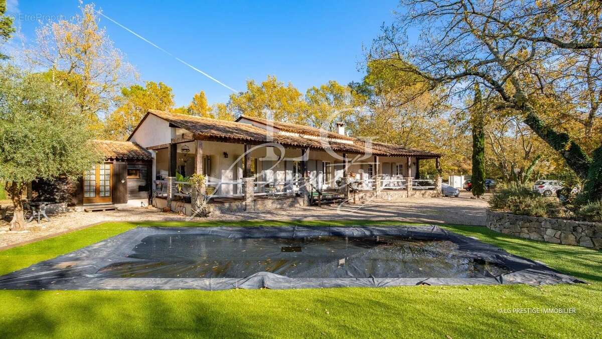 Maison à TOURRETTES