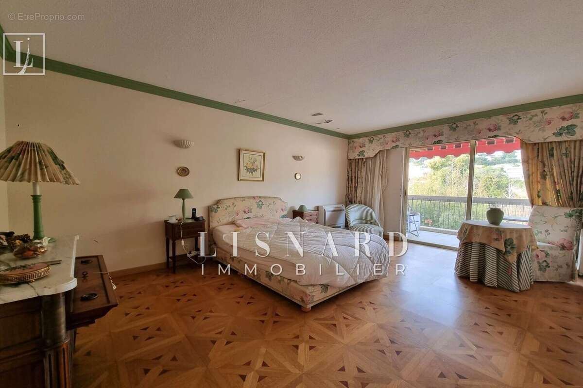 Appartement à VALLAURIS