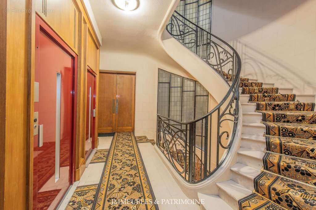 Appartement à PARIS-16E
