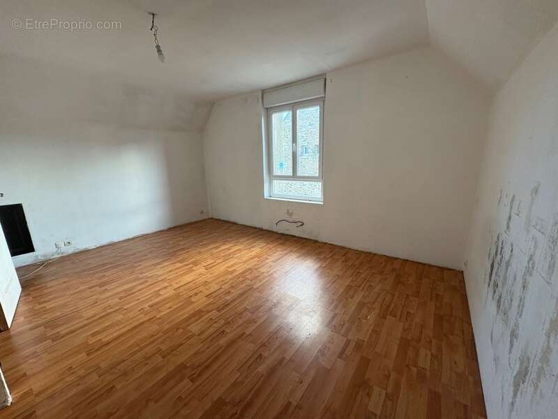 Maison à LA CHAPELLE-EN-JUGER