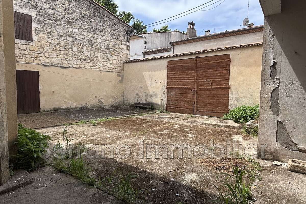 Appartement 350 m² à Beaucaire  - photo 3