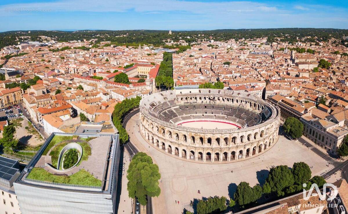 Photo 1 - Commerce à NIMES