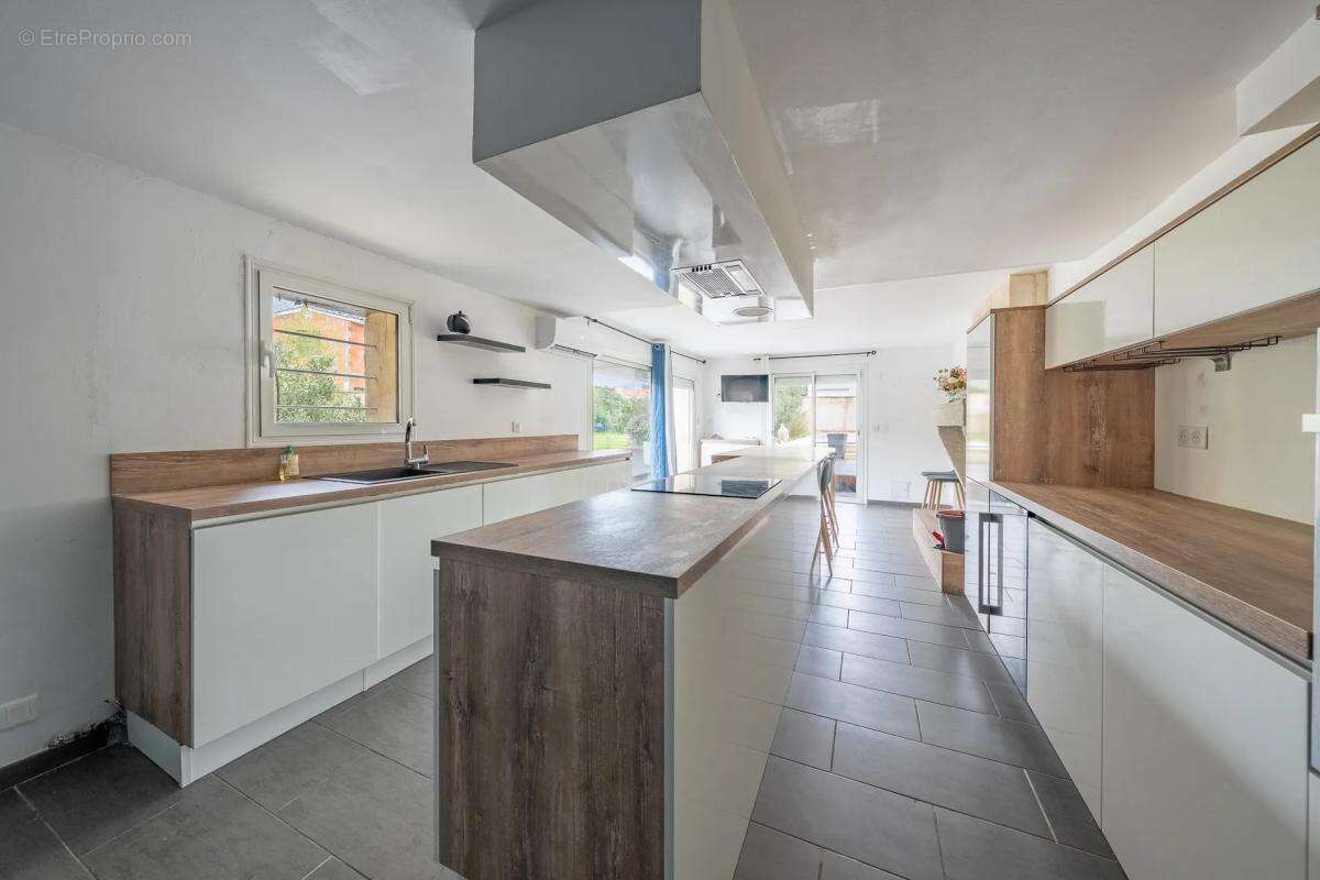 Maison à AMBARES-ET-LAGRAVE