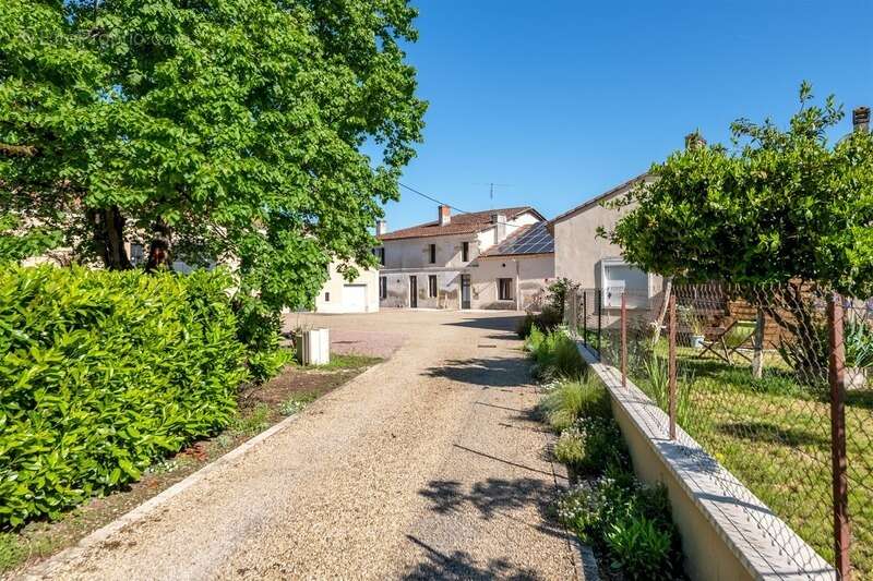 Maison à MENESPLET