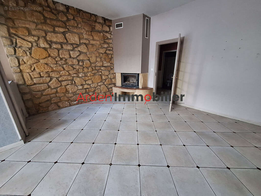 Maison à VOUZIERS