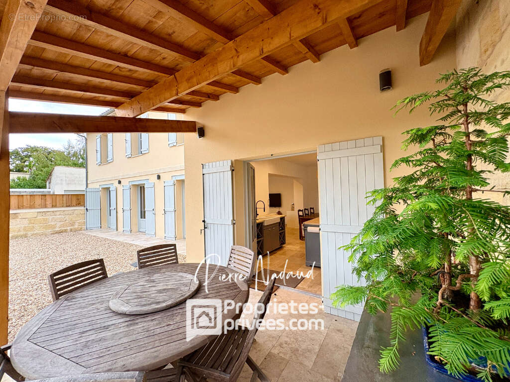 Maison à SAINT-MEDARD-DE-GUIZIERES