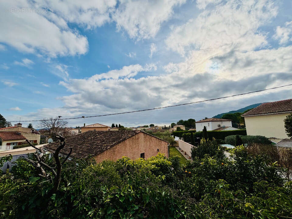 Terrain à CUERS