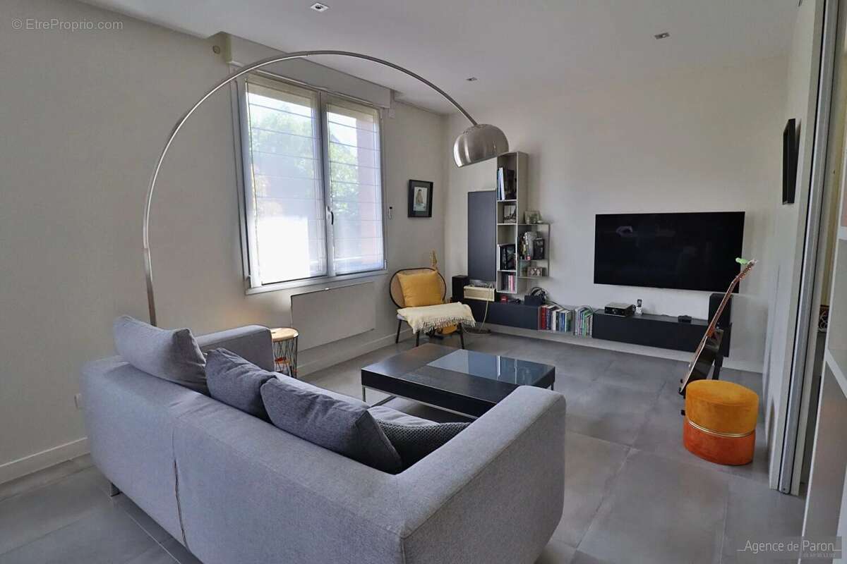 Maison à VERRIERES-LE-BUISSON