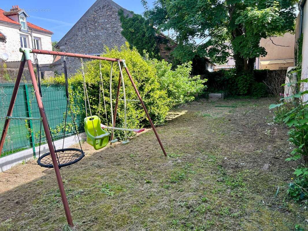 Appartement à BRUYERES-LE-CHATEL