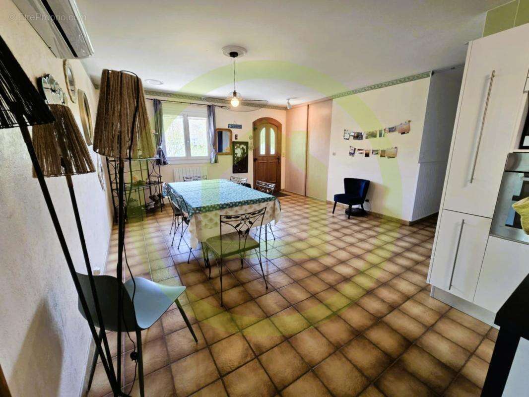 Maison à SAINT-BONNET-SUR-GIRONDE