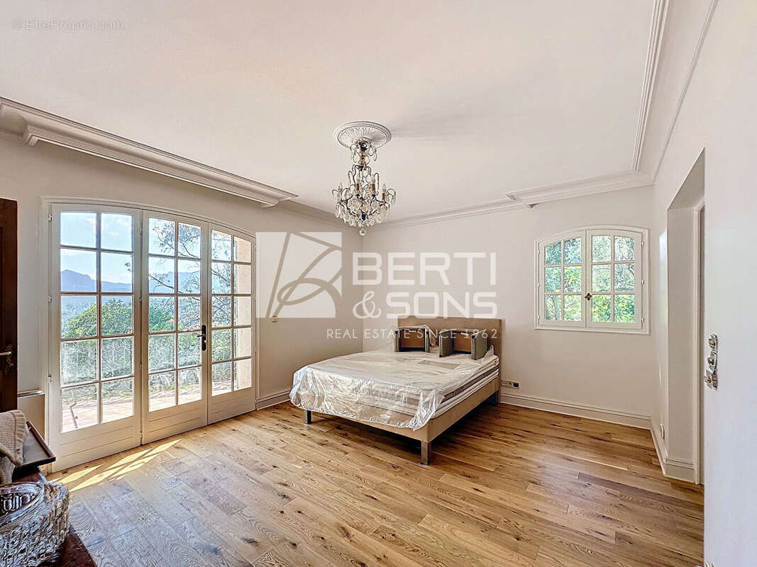 Maison à MANDELIEU-LA-NAPOULE