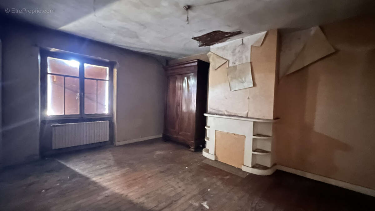 St Sulpice et Cameyrac- Propriété à rénover 300 m2 hab+ Grange sur 5 hectares - photo 10