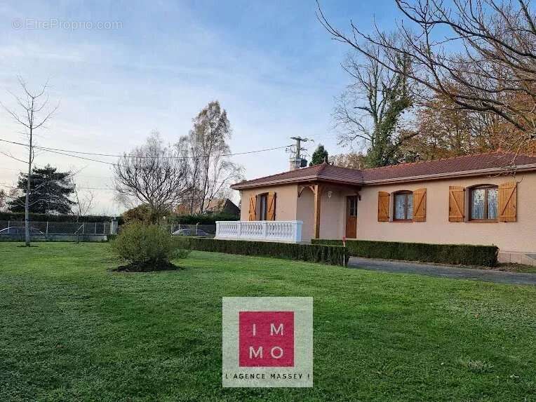 Maison à SARROUILLES