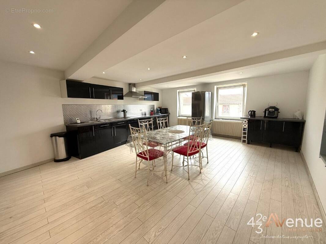 Maison à SAINT-JEAN-BONNEFONDS