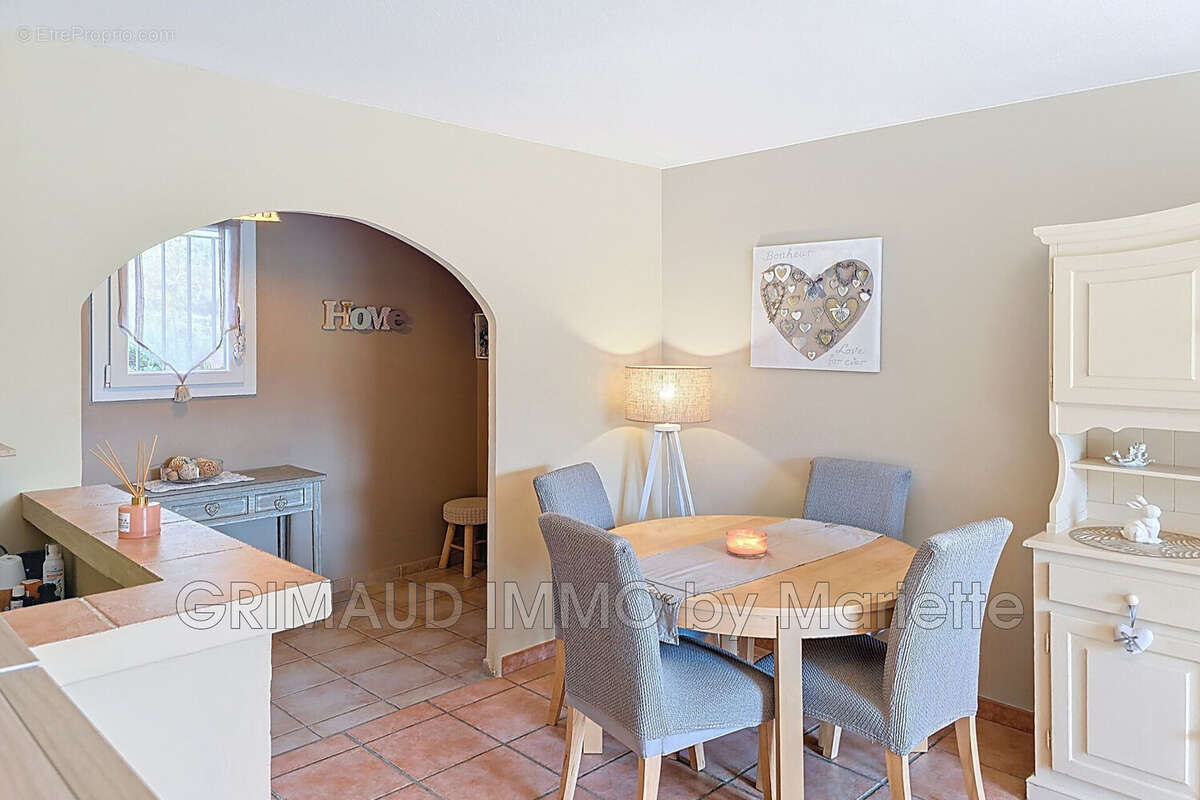 Appartement à GRIMAUD