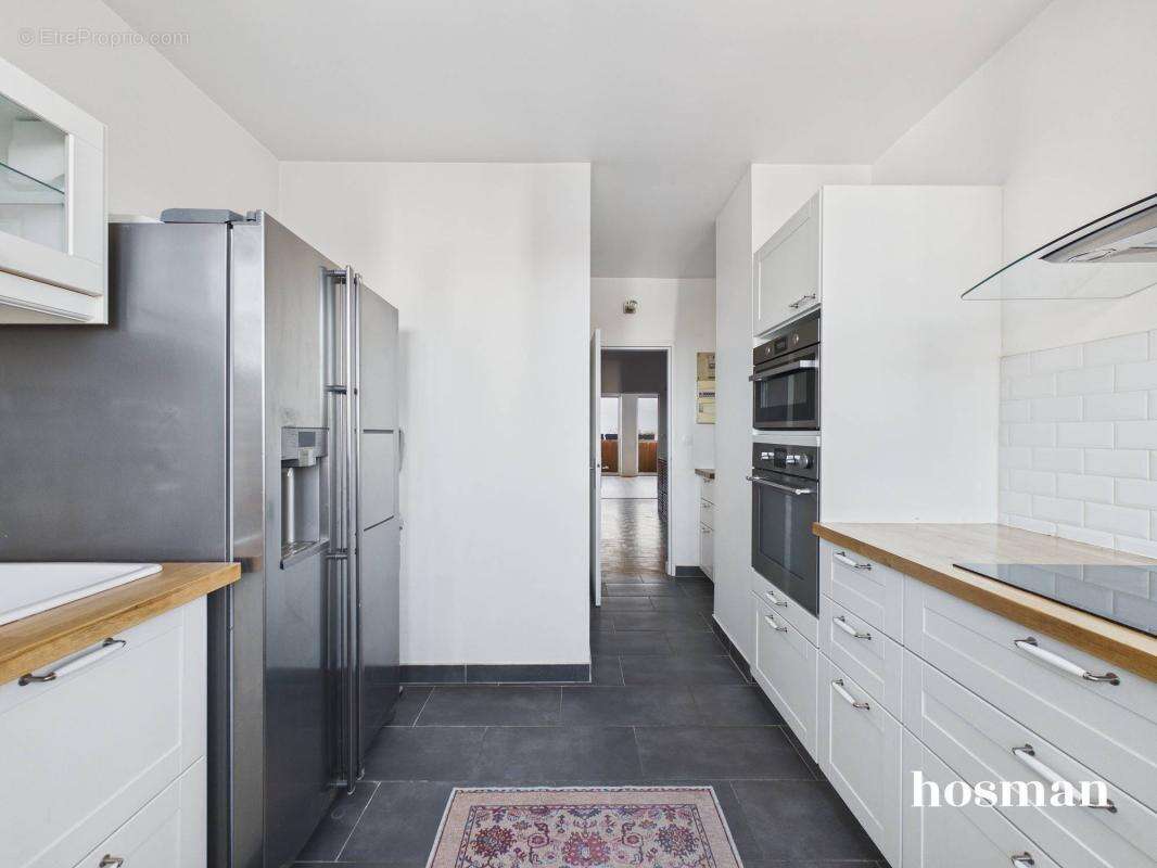 Appartement à COURBEVOIE