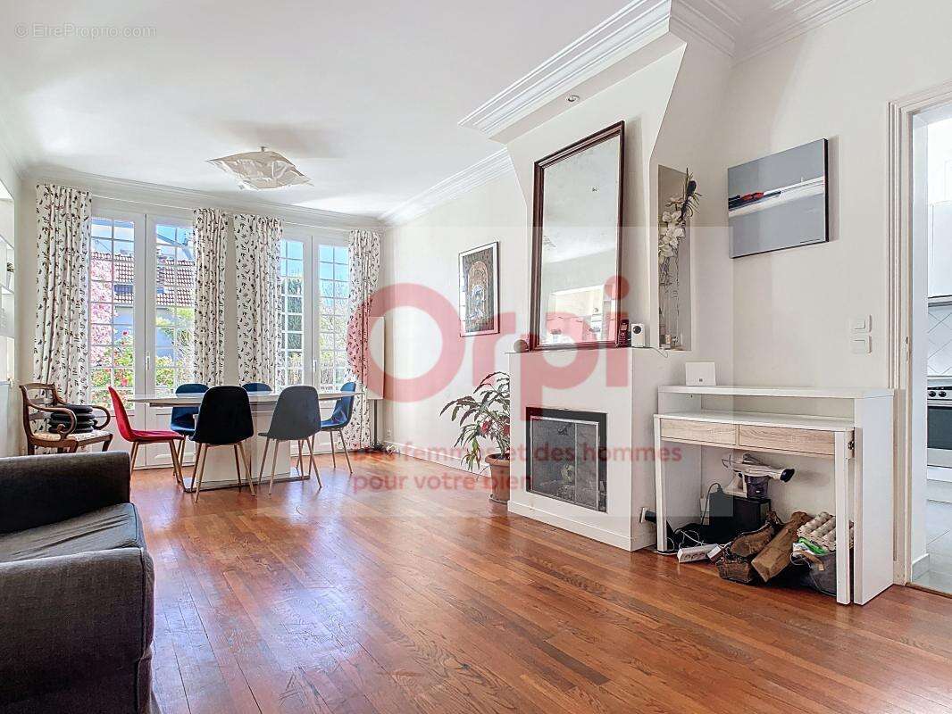 Maison à ISSY-LES-MOULINEAUX