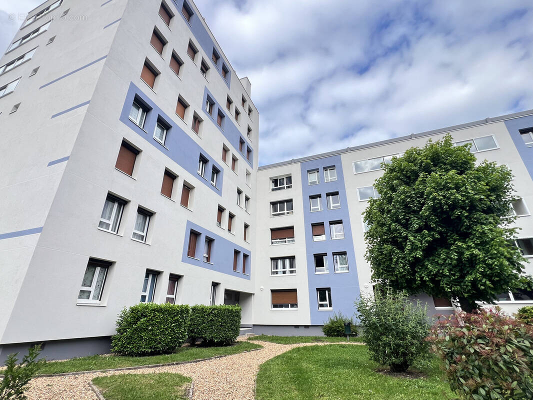Appartement à SAINT-JEAN-DE-LA-RUELLE