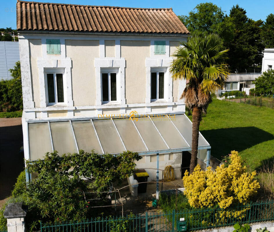 Maison à RUELLE-SUR-TOUVRE