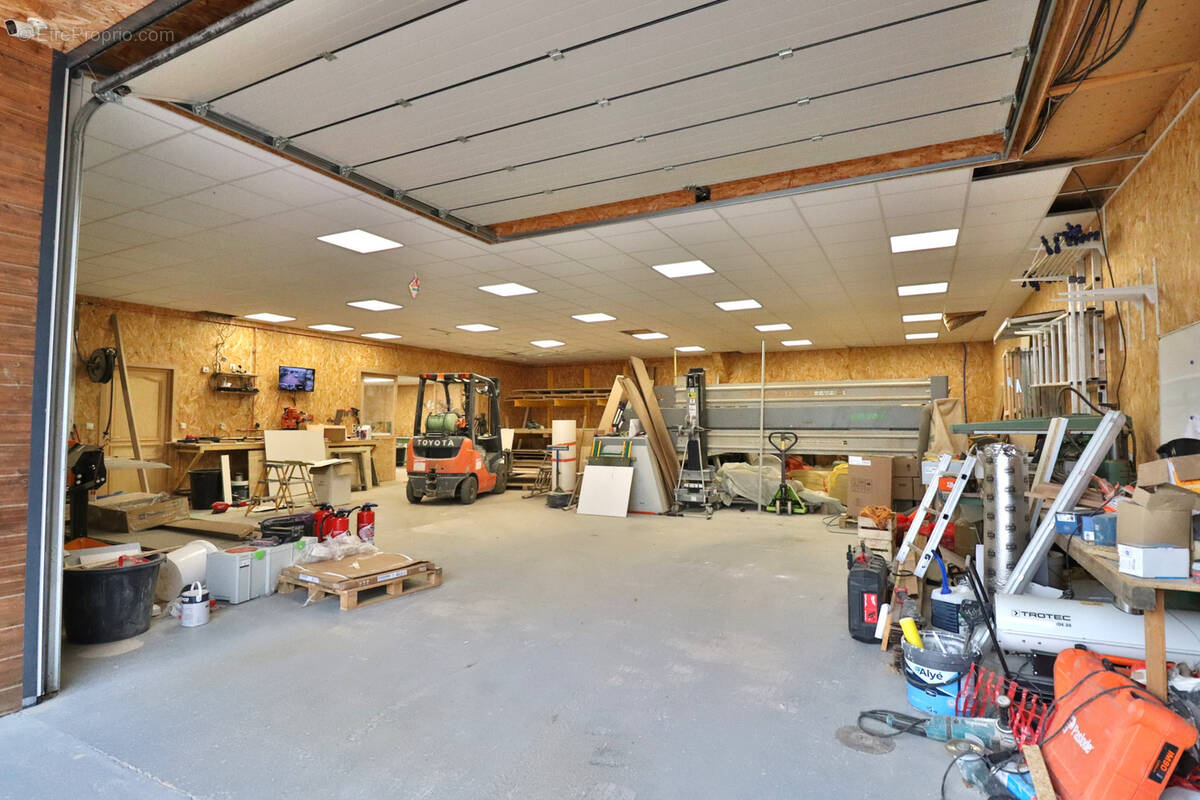 Commerce à MONTAULIN