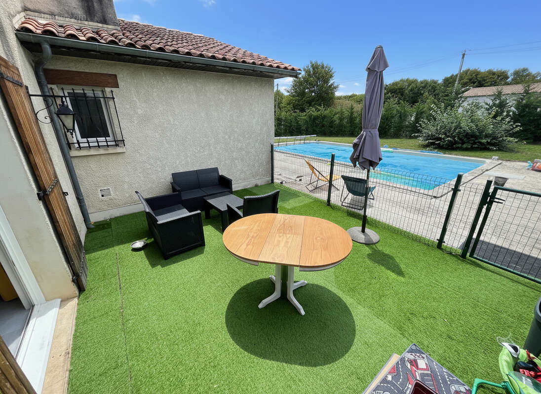 Maison à AUSSAC-VADALLE