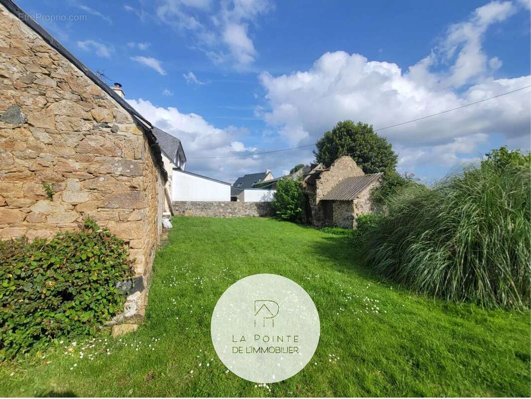 Maison en pierre à rénover sur 600 m² de terrain – Morieux - photo 2