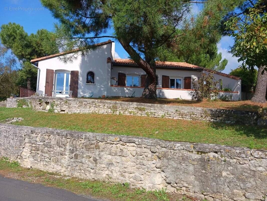 Maison à SAINT-MAURICE-LA-CLOUERE