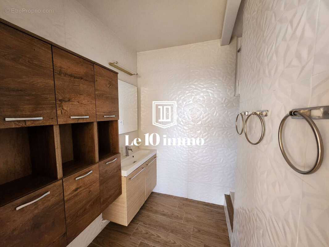 Salle d&#039;eau - Appartement à CHOLET