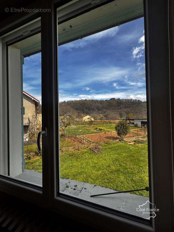 Maison à SAINT-ETIENNE-DE-MAURS