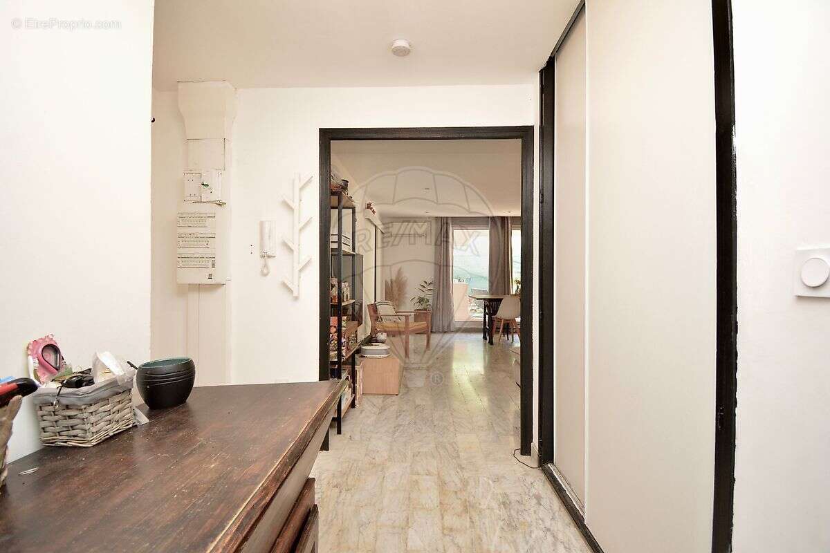 Appartement à SAINT-LAURENT-DU-VAR