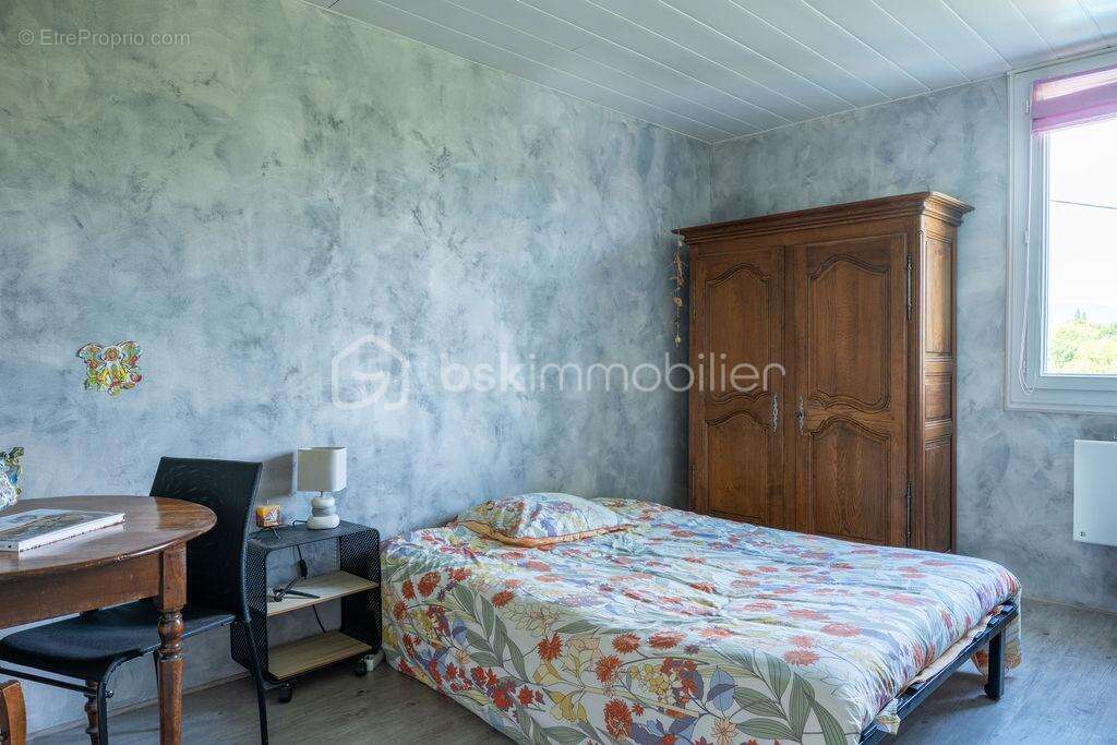 Maison Familiale de 125m² sur les hauteurs de Renage, au calme, dans un cadre verdoyant ! - photo 13