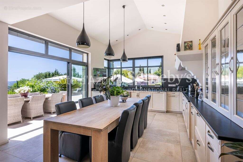 Châteauneuf de Grasse, propriété de caractère vue mer panoramique, maison d'amis - photo 12