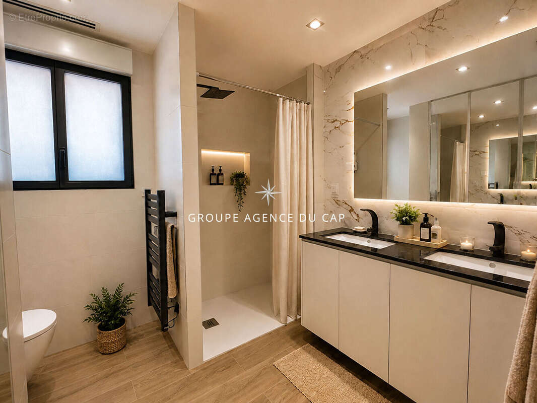 A vendre villa vue mer environ 200 m2 entierement renovee offrant 5 chambres dont 4 en suite piscine garage a saint aygulf - photo 13