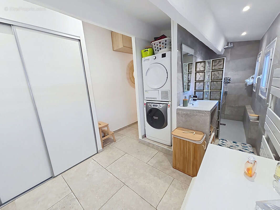 Appartement 68 m² à Six-Fours-Les-Plages  - photo 5
