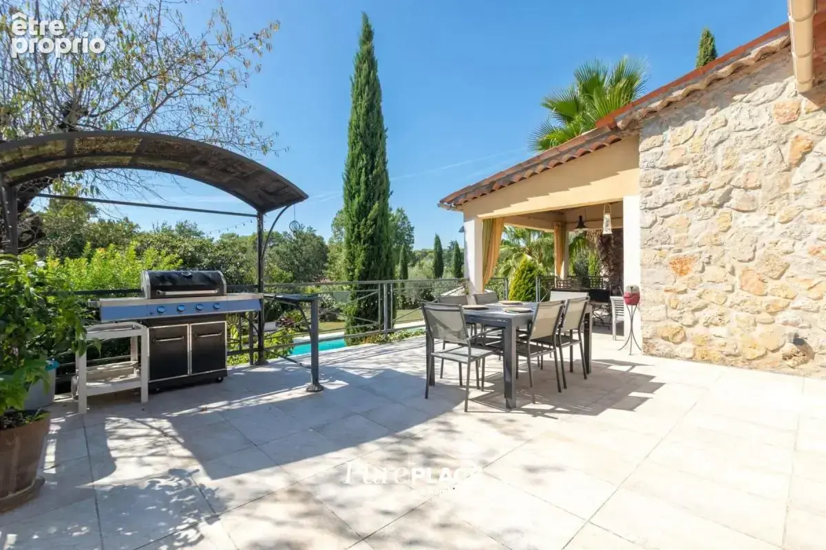 Mouans-Sartoux – Propriété rénovée à l’abri des regards, avec piscine et T2 indépendant - photo 8