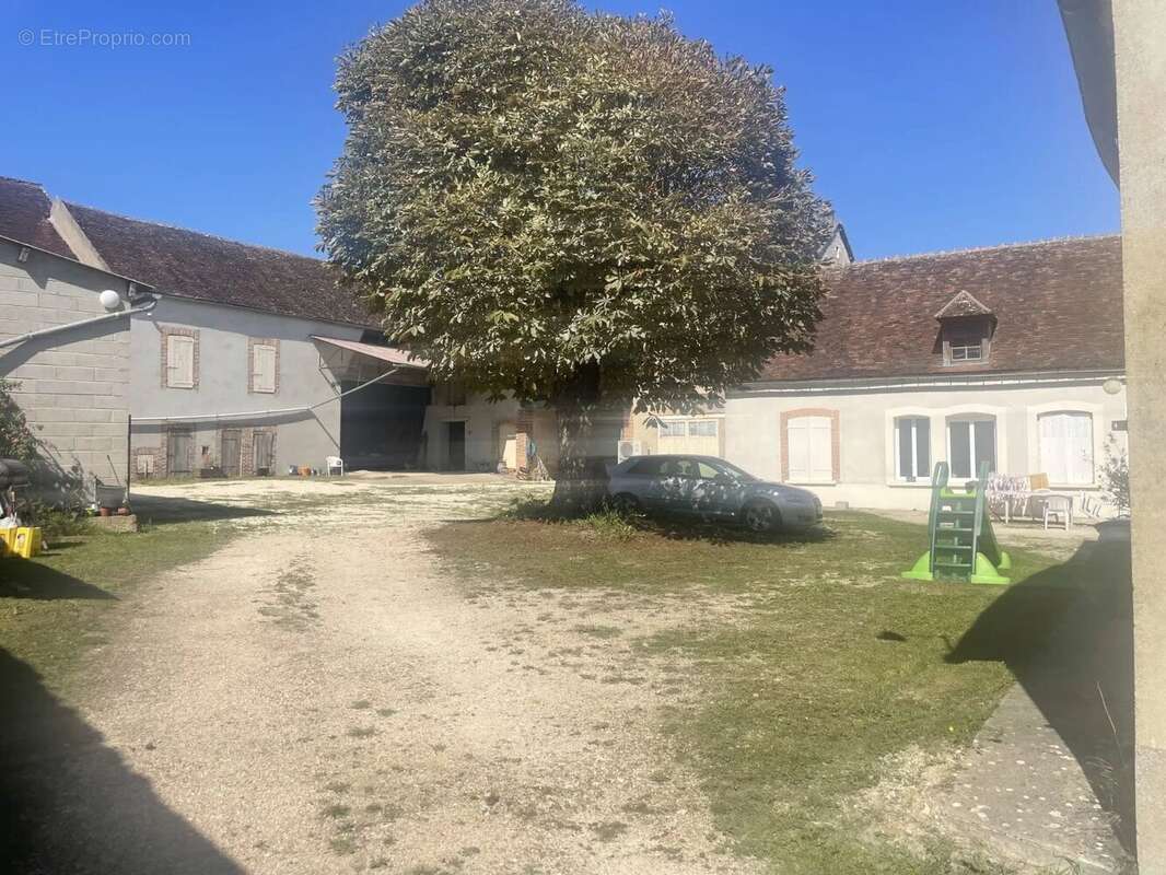 Maison à MONT-SAINT-SULPICE